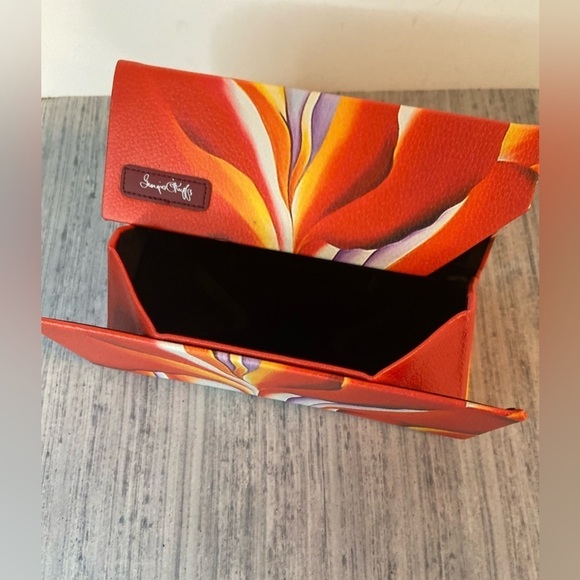 Monarque~NWT~Vivid~Georgia O’Keeffe Art~Red Canna~Crossbody Bag & Eyeglass Case - Picture 5 of 14
